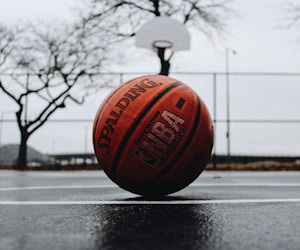 photo-1519861531473-9200262188bf (2)